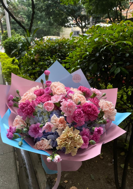 Bouquet hortensia y claveles